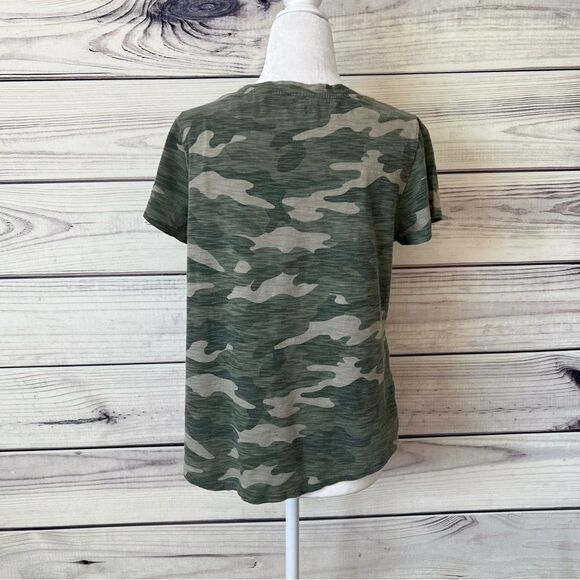 Old Navy Green Camo Print V Neck T-Shirt - Picture 5 of 6